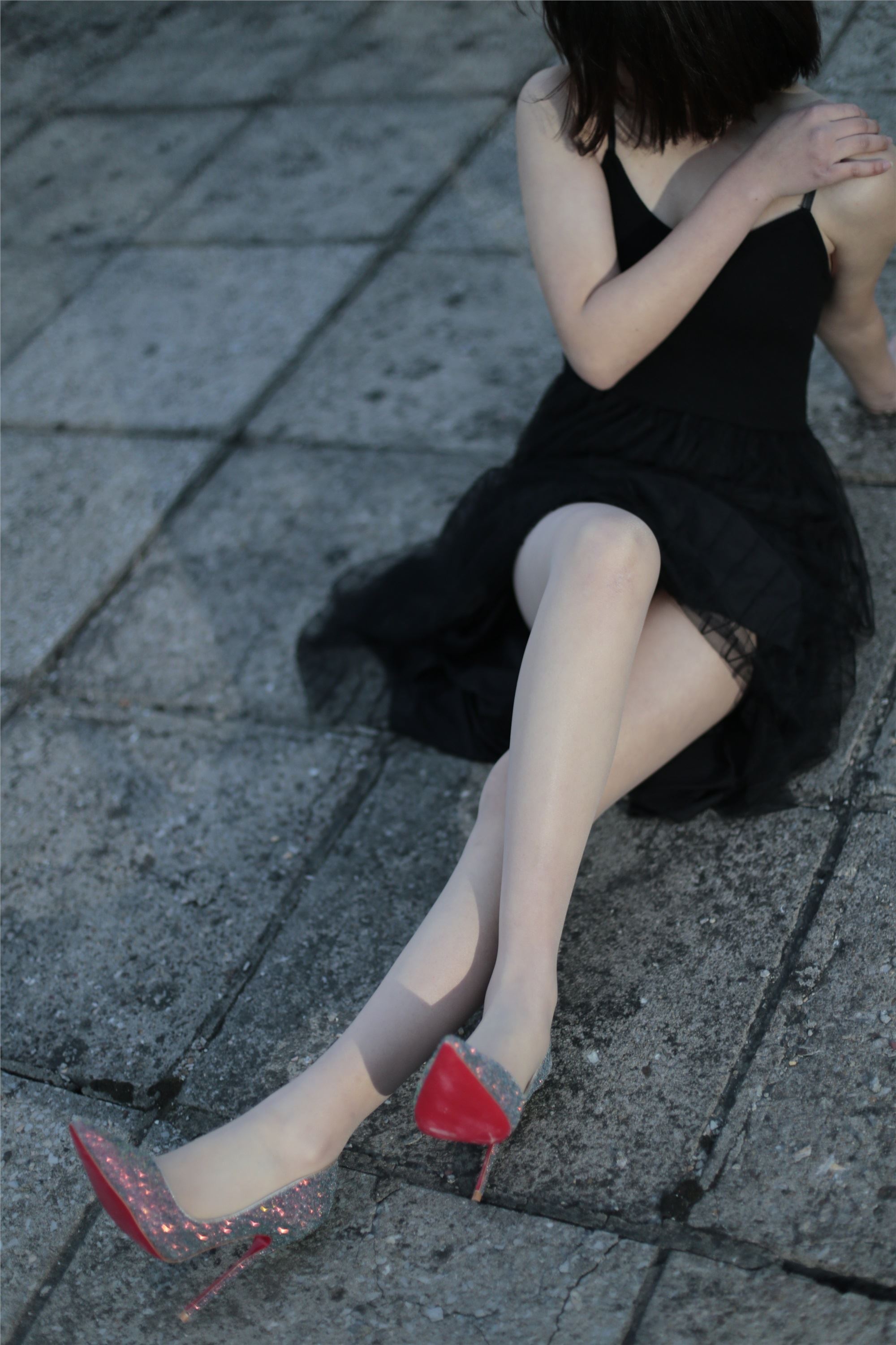 奈丝写真 NO.060 喵璃-从白昼到黑夜，在天台吹吹风